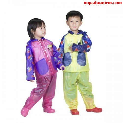 Sản phẩm áo mưa trẻ em được in tại Cty TNHH In Kỹ Thuật Số - Digital Printing